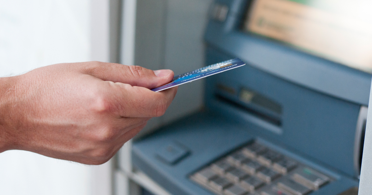 Як зняти готівку з банкомата?