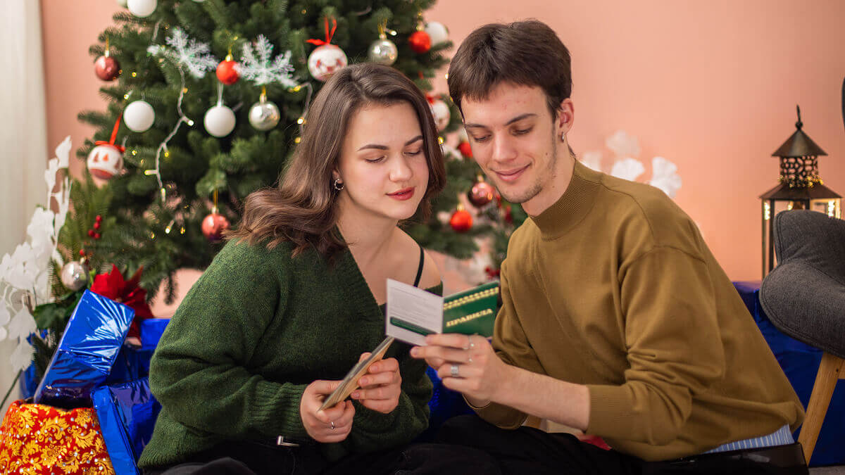 Привітання з Різдвом та Новим роком англійською: найкращі варіанти для 2026 року